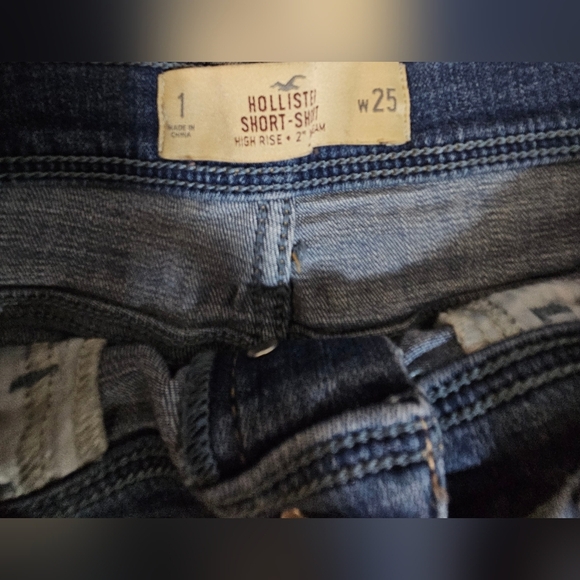Hollister High Rise Short-Shorts Size 1 (W25) Distressed Button Fly Cutoff Denim - Picture 2 of 5